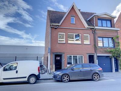 Volledig gerenoveerde woning met 4 slaapkamers en 2 badkamer