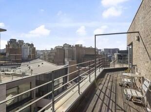 Penthouse 95m² met 2 slaapkamers en ruim terras in hartje Br