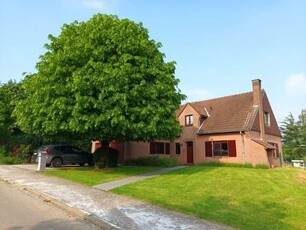 Prachtige VILLA 5 kamers en bureau met grote zonnige tuin