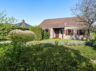 Ruim landhuis op 1043m2 met 5 SLK, tuin & praktijkruimte