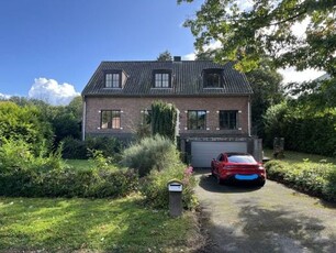 Rustig gelegen villa in Hoog-Linden, omringd door natuur