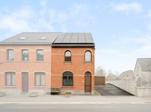 Mooie gerenoveerde woning met 3 slaapkamers in Meise.