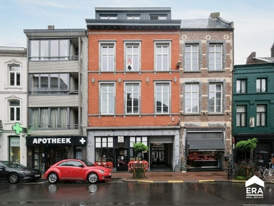 Duplex-app. met 2 slpk. en terras in centrum Hasselt.