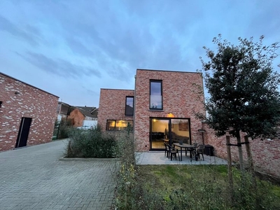 Nieuwbouwwoning in woonerf, hartje Gavere