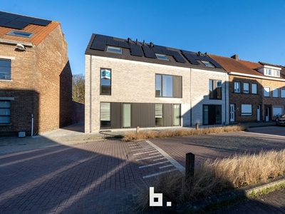 Perfect instapklare nieuwbouw woning met tuin en carport