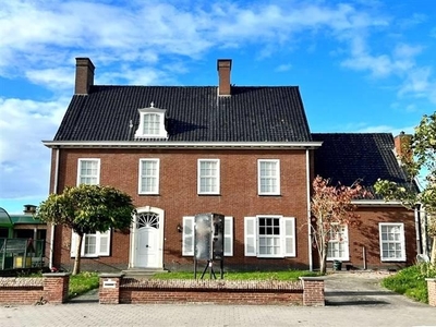 PRACHTIGE HERENWONING (voormalig KLOOSTER) met mogelijkheid