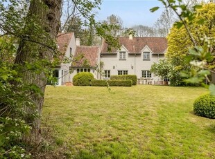 Majestueus landhuis met welonderhouden parktuin