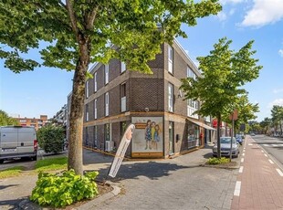 RUIM HANDELSPAND (123M²) IDEAAL GELEGEN OP DE HOEK VAN DE MA