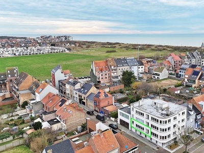 Gerenoveerd appartement met garage te Mariakerke (Oostende)