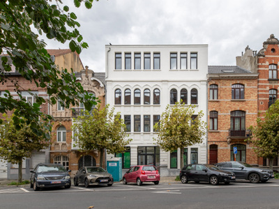 Volledig vernieuwd 2 slaapkamer appartement