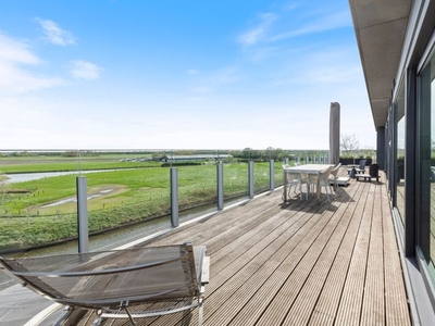 Lichtrijke penthouse met luxueuze afwerking nabij stadsce...