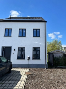 Nieuwbouwwoning in residentiële wijk