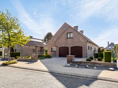 OPTIE Perfect onderhouden villa met 4 slaapkamers en tuin