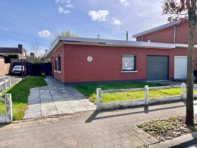 Ruime Woning met Tuin en Garage, Nabij Centrum Deerlijk!