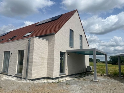 Afgewerkte energiezuinige woning te Leeuwergem