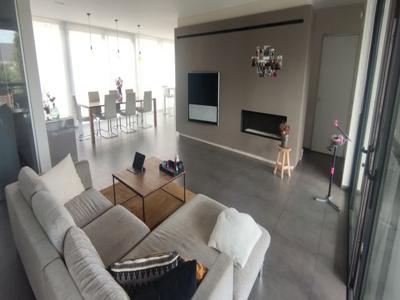 Afgewerkte en instapklare woning met zeer grote tuin (530m²)