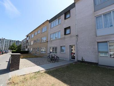 Appartement met twee slaapkamers en garage te huur nabij het