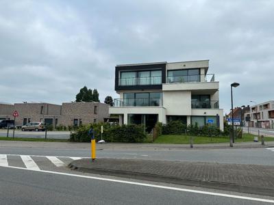 Appartement met twee terrassen en autostaanplaats te Wielsb