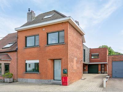 Gerenoveerde woning met 3 slaapkamers en zongerichte tuin.