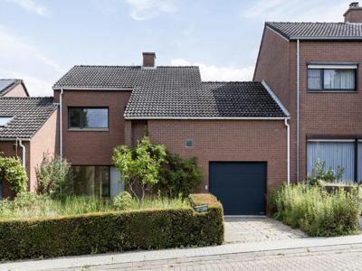 Leuke gezinswoning met 4 kamers, garage en tuin !