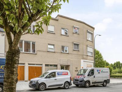 Lichtrijk hoekappartement met 3 slaapkamers en garage.