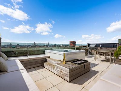 Luxe penthouse op het Eilandje met MEGA terras