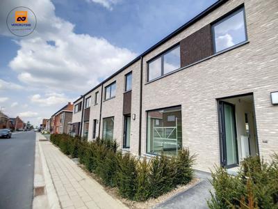 Net afgewerkte nieuwbouw woning in dorpskern Sleidinge