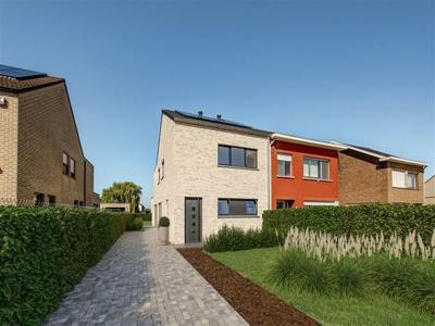 Nieuw gebouwde halfopen bebouwing met 3 kamers en tuin