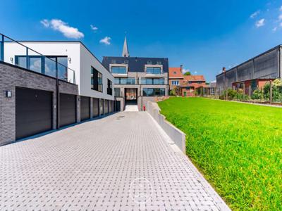 Passieve appartementen met terrassen en garages te Strijpen.