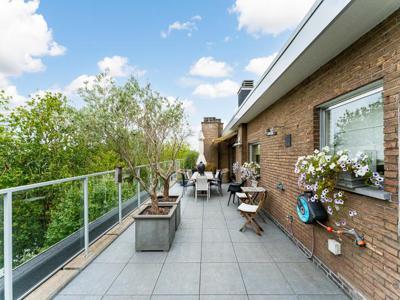 Penthouse in Kristus Koning met uitzonderlijk terras (49m²)