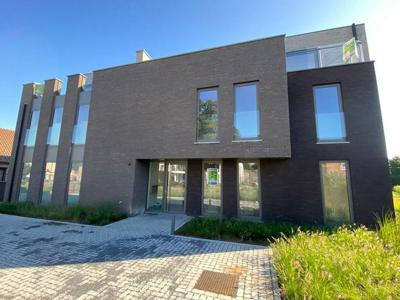 Ruim nieuwbouw appartement met kantoor en werkruimte te Heus