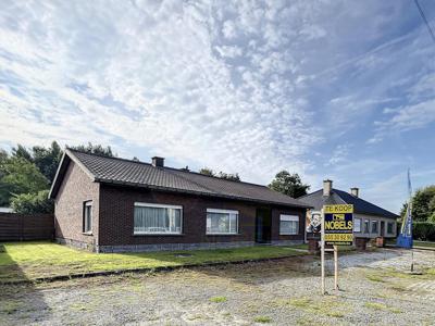 Te koop, gunstig gelegen woning met bijgebouw (90m²) en uitg