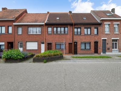 Te renoveren woning met veel mogelijkheden!