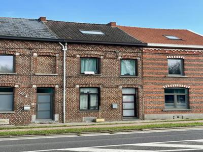 Woning met 3 slaapkamers. Momenteel verhuurd.