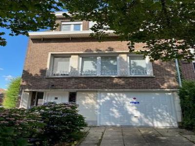 Woning met 3 slaapkamers, tuin en garage aan het park van Br