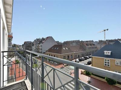 Zeer ruim en zonnig één-slaapkamerappartement op fantastisch