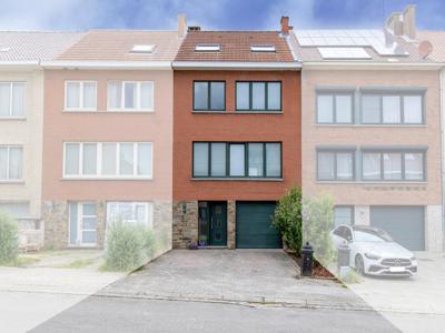 Zeer verzorgde bel-étagewoning met 4 slpks en tuin op 2a21ca