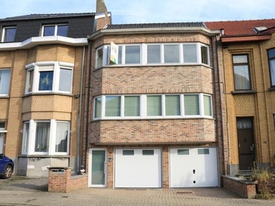 Appartement met 2 slaapkamers en garage in centrum Dilbeek