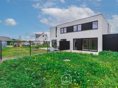 Moderne nieuwbouw woning met 4 slpk en tuin te Astene