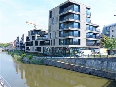 Exclusief nieuwbouw appartement met zicht op het water te hu