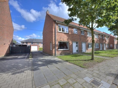 Goed gelegen halfopen bebouwing met 4 slaapkamers, tuin e...