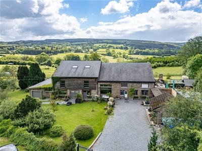 Grote gite met 9 slaapkamers op ca. 1,2 ha grond.