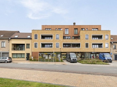 Lichtrijk dakappartement op de markt van Kortemark te koop