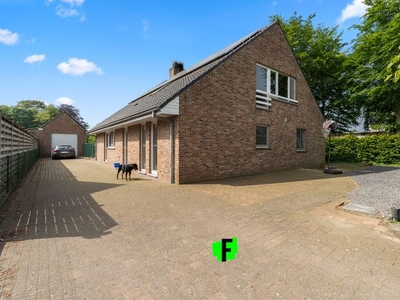 Ruime, charmante villa met 5 slaapkamers in Gistel!