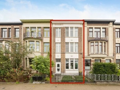 Ruime herenwoning met 4 slaapkamers en stadskoer