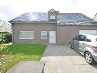 Rustig gelegen villa te Gistel (683m²)