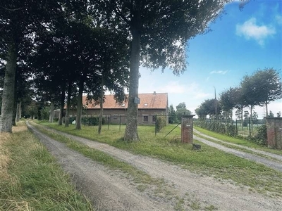 Te renoveren boerderij met bijgebouwen op ca.2,8 ha grond