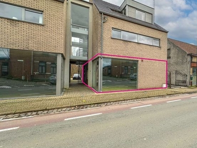 Uitstekend gelegen handelspand met 135m² in hartje Koersel!