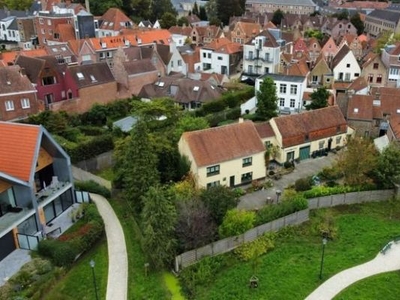 Uniek! Te vernieuwen half open tot open woning met leuke tu