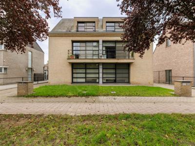 Duplex appartement met 2 slpks, 3 terrassen en 2 garages